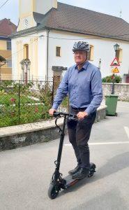 ETM 2020 So električni skiroji primerni za uporabo tudi v krajih, do katerih se pride po ne predolgih in ne ekstremno strmih klancih 4